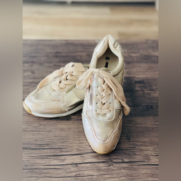 Brand new vintage gold shoes - Picture 2 of 3